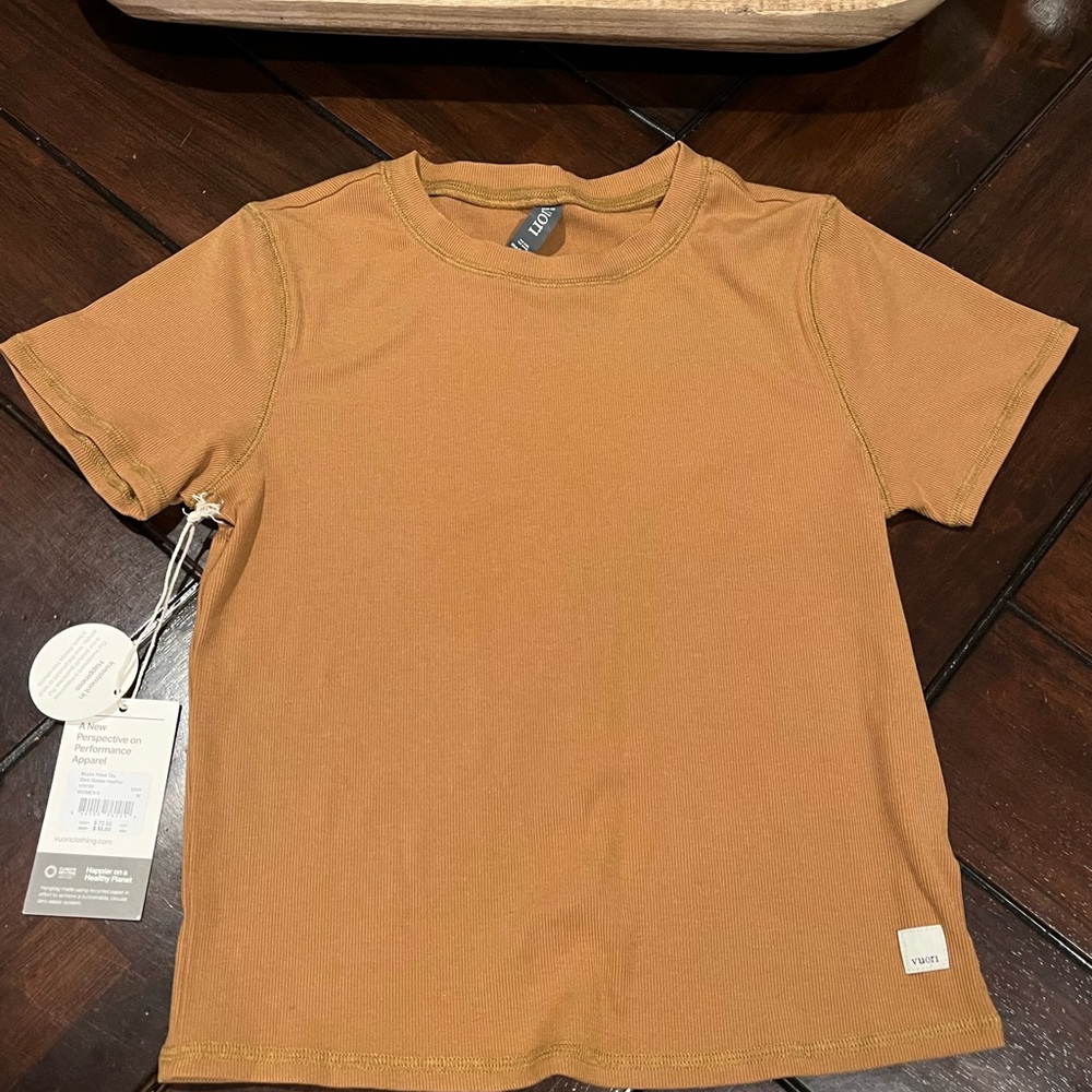 Vuori, Mudra Fitted Tee, color: Dark Golden Heather
